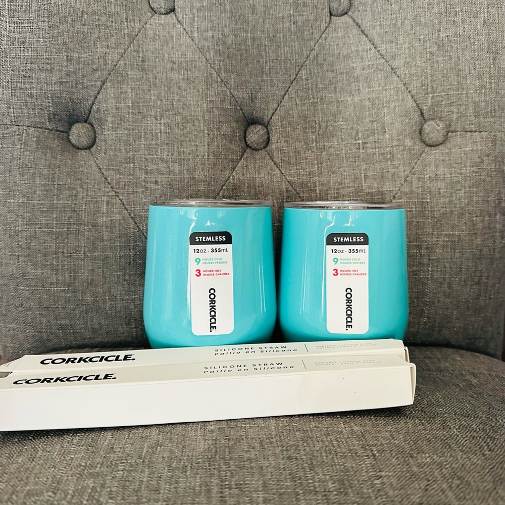Set of TWO, Corkcicle Stemless 12 0z. Insulated wine glasses and TWO straws. New